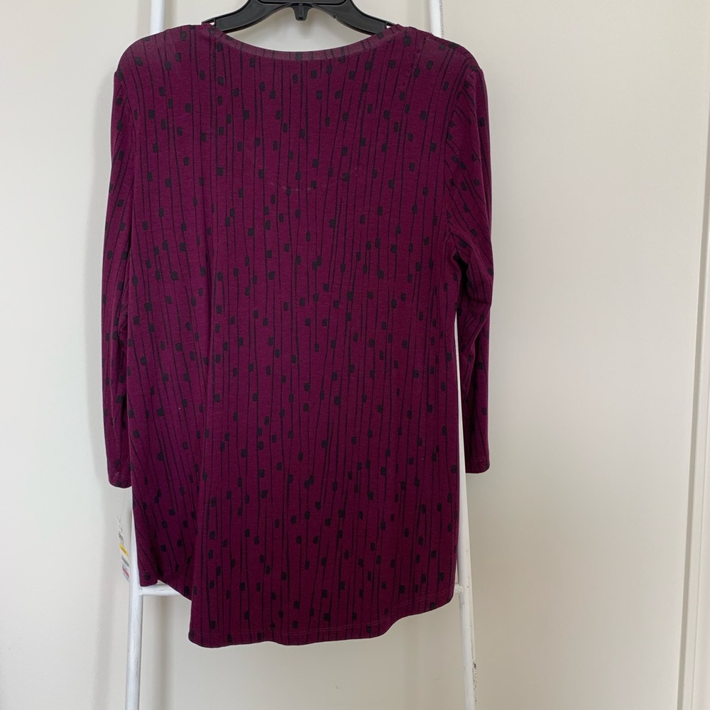 Scoop Neck Geometric Patterned Tee - Picture 3 of 4